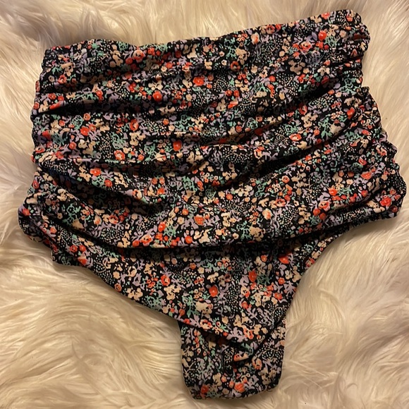 Out from under urban outfitters high waisted ruched bikini bottom - Picture 3 of 7